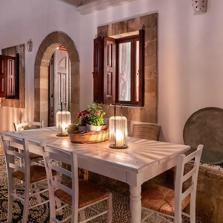 Acropolis House بيت للعطل *